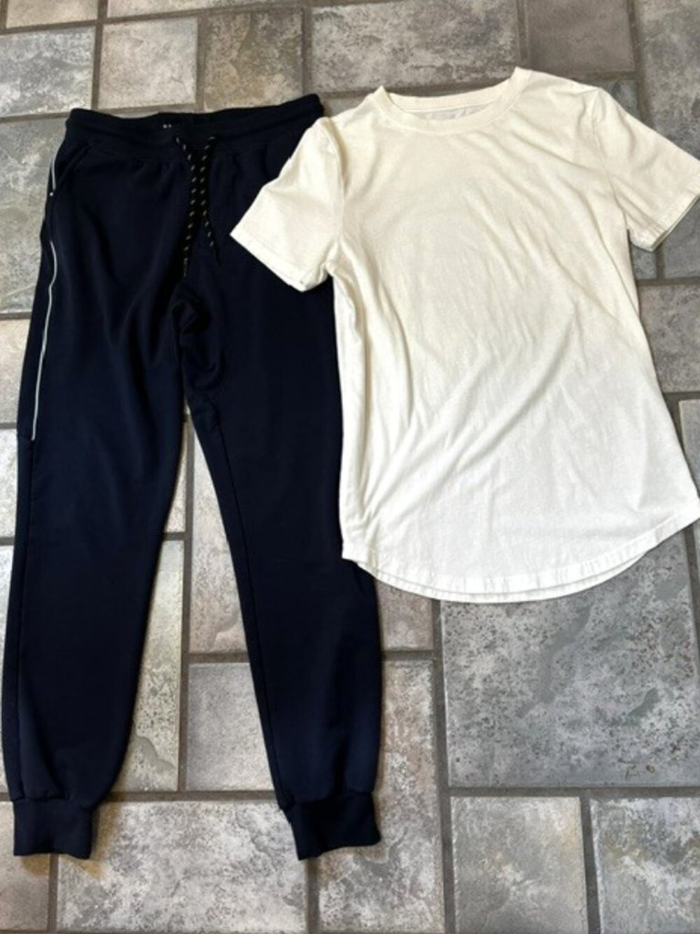 Edgar+Ash T-Shirt & Jogger Sweatpants Men's Small